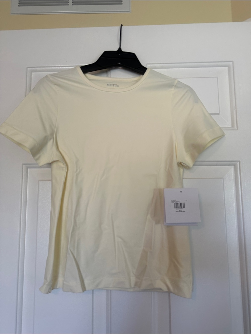 Mott 50 UPF 50 Short Sleeve Top in Pale Yellow